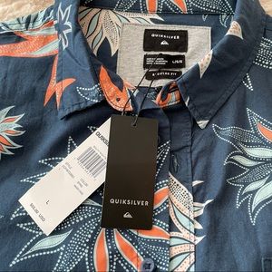 Quicksilver Regular Fit Size Large Short Sleeve Button Down Shirt